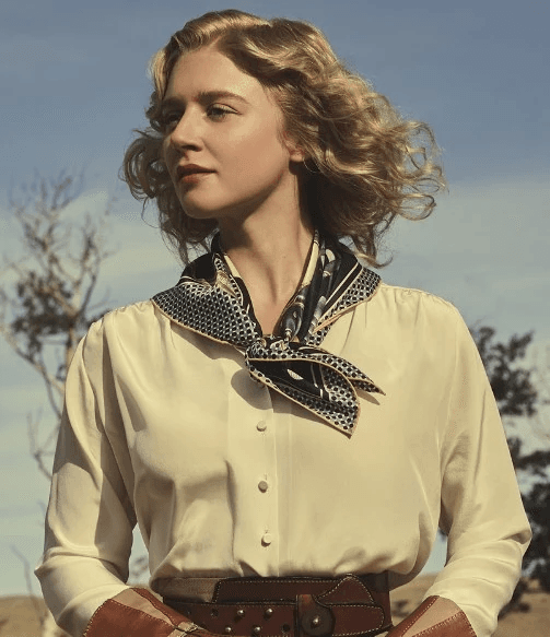 Julia Schlaepfer as Alexandra